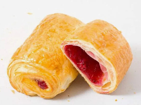 Слойка с клубникой 90 гр